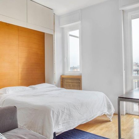 Joivy Vibrant Studio With Balcony Милан Экстерьер фото
