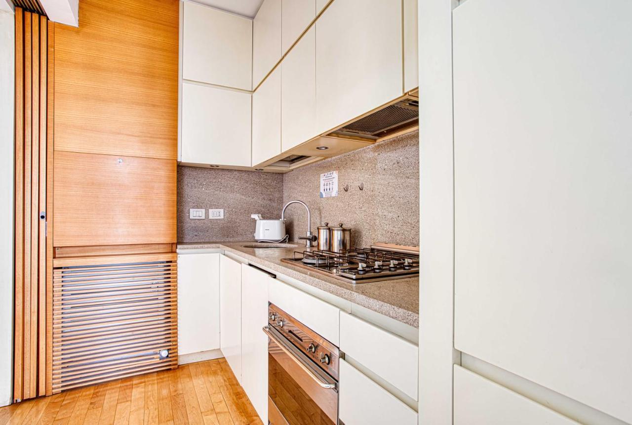 Joivy Vibrant Studio With Balcony Милан Экстерьер фото